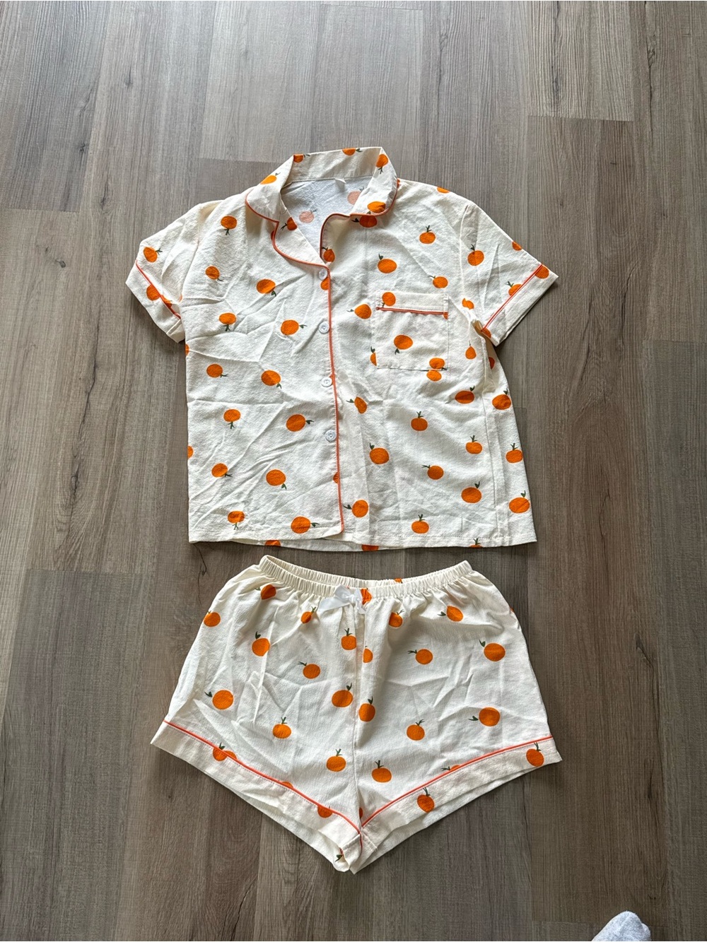 Amazon Essentials Cream Short Pajama Set with Orange Fruit Print